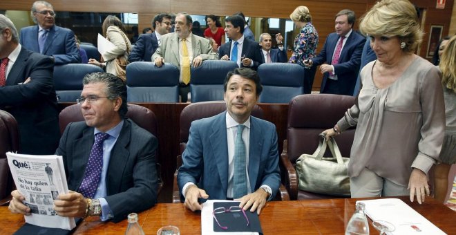 Esperanza Aguirre, en la Asamblea de Madrid, con Francisco Granados e Ignacio González, en una foto de 2010. EFE