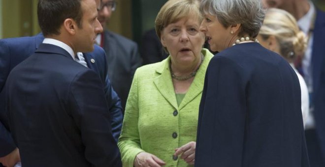 Macron, Merkel y May, hoy en Bruselas. EFE/Olivier Hoslet