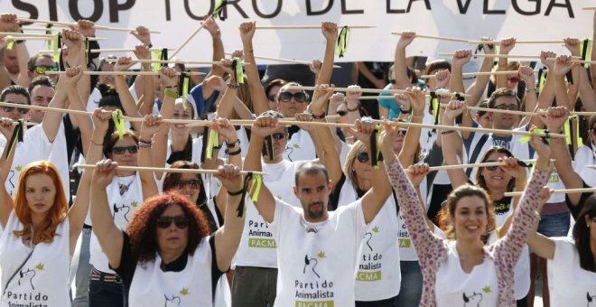 Manifestación contra el Toro de la Vega convocada por el PACMA | EFE
