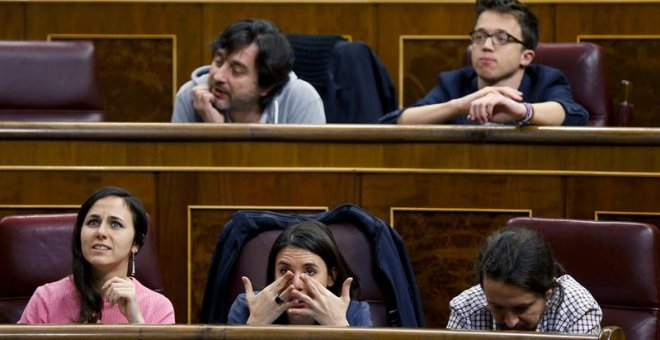 El secretario general de Podemos, Pablo Iglesias, junto a los diputados Irene Montero, Ione Belarra, Rafael Mayoral e Íñigo Errejón. - EFE