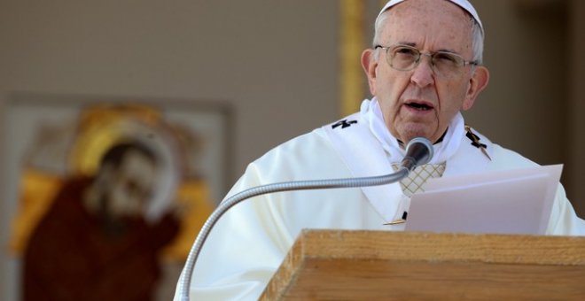 El Papa Francisco durante una misa en San Giovanni Rotondo - REUTERS/Tony Gentile