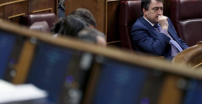 El portavoz del PNV, Aitor Esteban, esta tarde durante la celebración del pleno del Congreso de los Diputados. EFE/Javier Lizón