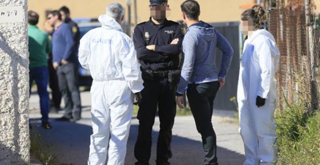 Agentes de policía en el lugar del crimen en Castellón.- EFE