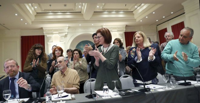 La presidenta del Colectivo de Víctimas del Terrorismo del País Vasco, Covite, Consuelo Ordóñez (2d), la eurodiputada, Maite Pagazaurtundua (c), el filósofo, Martín Alonso (2i), el padre de Ignacio Echeverría, el 'héroe del monopatín' fallecido en el ataq