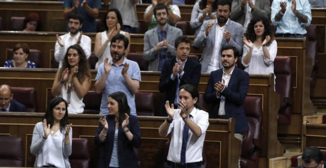 La bancada de Unidos Podemos durante la moción de censura a Mariano Rajoy / EFE