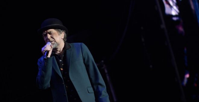 El cantante y compositor Joaquín Sabina durante el concierto que ofrece esta noche en Madrid. EFE/Víctor Lerena