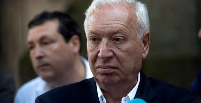 02/07/2018.- El precandidato a Presidente Nacional del PP, José Manuel García Margallo, hace declaraciones a los medios antes del encuentro que ha mantenido hoy con afliliados en la sede regional del PP en Santander. EFE/Pedro Puente Hoyos