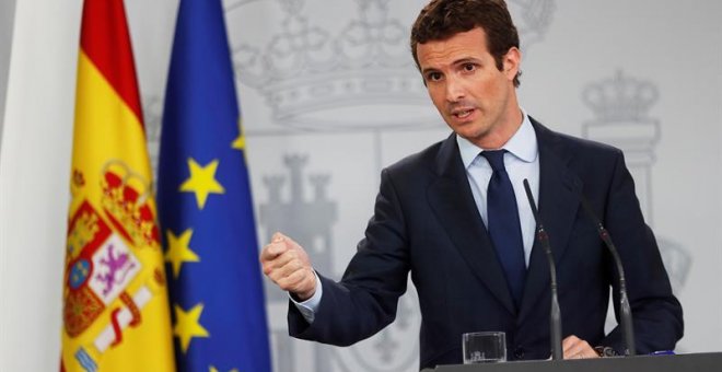 El líder del PP, Pablo Casado, durante la rueda de prensa que ofrece tras la reunión que ha mantenido con el presidente del Gobierno, Pedro Sánchez/ EFE (Fernando Alvarado)