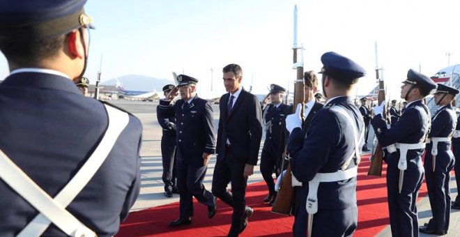 GRAF1249. SANTIAGO DE CHILE, 27/08/2018.- El jefe del Gobierno español, Pedro Sánchez, a su llegada hoy al aeropuerto internacional de Santiago de Chile para iniciar una gira latinoamericana que incluirá también Bolivia, Colombia y Costa Rica y durante la