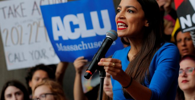 Alexandria Ocasio-Cortez durante un mitin, en una imagen de archivo. / REUTERS - BRIAN SNYDER