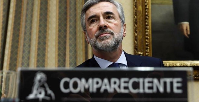 Acebes preparado para responder a las preguntas de los representantes de los diferentes partidos políticos en la Comisión de Investigación parlamentaria sobre la caja B del PP | Chema Moya / EFE