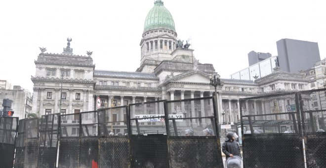 Imagen del Congreso de Argentina vallado