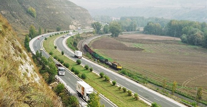 Los 20.858 vehículos que diariamente circulan por la autopista dejarán de tener que pagar tasa . Europa Press