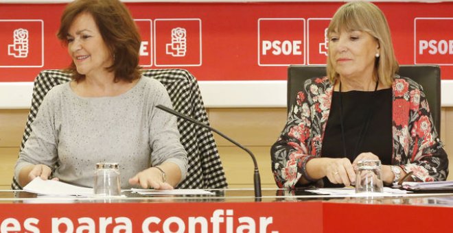 Carmen Calvo, vicepresidenta del Gobierno, junto a la presidenta del Consejo Asesor del PSOE en materia de Igualdad, Altamira Gonzalo