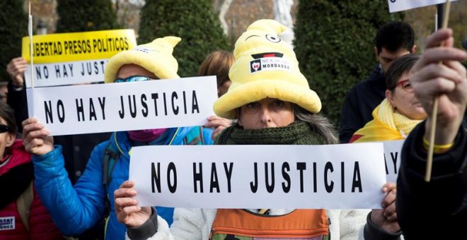 Concentración convocada hoy ante la sede del Tribunal Supremo en Madrid por la organización soberanista Clam per la llibertat (Grito por la libertad) y apoyada por ERC, PDeCAT, CUP, la Crida Nacional y otras asociaciones, bajo el lema "No hay Justicia" pa