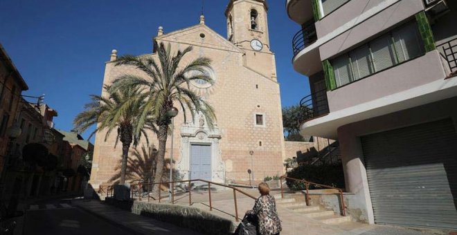 Imagen de la parroquia de Constantí (Tarragona) en la que dos párrocos han sido denunciados públicamente por abusos: Pere Llagostera, fallecido hace dos años, y Xavier Morell, que ha sido apartado del cargo. (EFE)