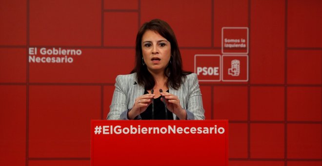 La portavoz del PSOE en el Congreso, Adriana Lastra, durante la rueda de prensa ofrecida en la sede de Ferraz, en Madrid. EFE/J.J. Guillén