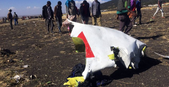 Parte del fuselaje del avión siniestrado | EFE