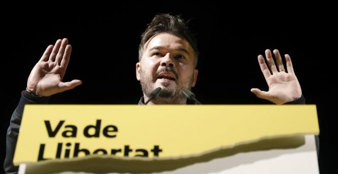 El número dos de ERC al Congreso, Gabriel Rufián, durante su intervención esta noche en el acto de ERC de inicio de campaña electoral en Sant Vicenç dels Horts, en Barcelona. /EFE