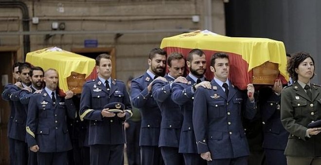 Funeral en la base grancanaria de Gando por los tres militares fallecidos. | EFE