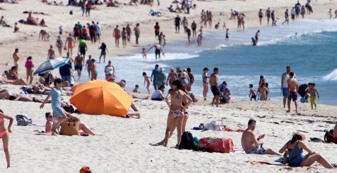 La playa de Samil, en Vigo, hace unos días. EFE / Salvador Sas