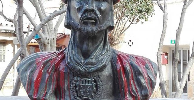 El busto de Abderramán III situado en la plaza Aragón del municipio zaragozano de Cadrete.