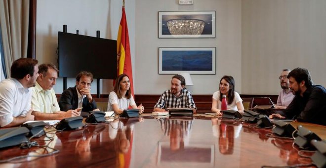 Reunión del grupo confederal de Unidas Podemos antes de la reunión entre Pablo Iglesias y Pedro Sánchez / EFE/Emilio Naranjo