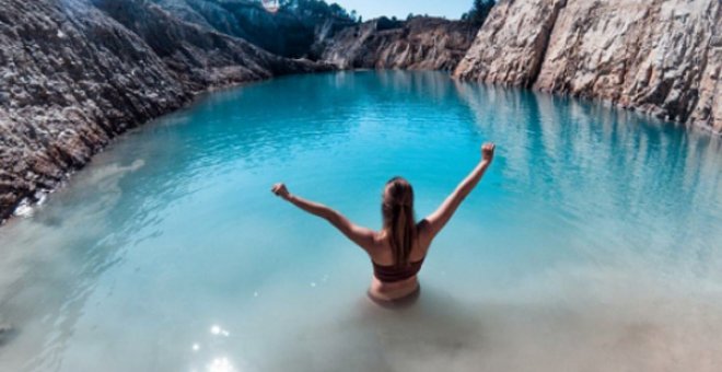 Los ‘instagramers’ están enfermando por bañarse en las aguas turquesas del monte Neme, el Chernóbil gallego