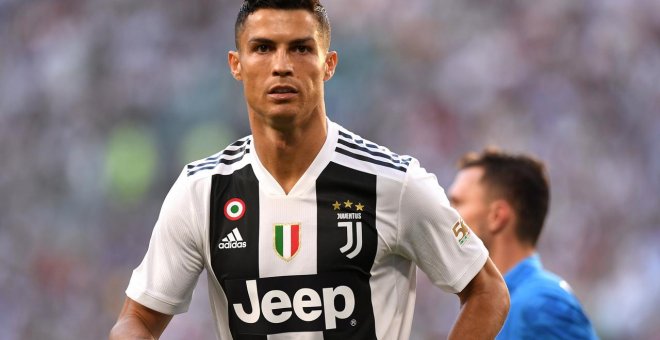 29/09/2019.- Cristiano Ronaldo durante un partido con la Juventus. REUTERS/Alberto Lingria