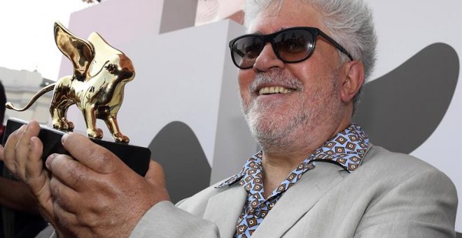 Pedro Almodóvar recibe el León de Oro de Honor en el Festival de Cine de Venecia. - EFE