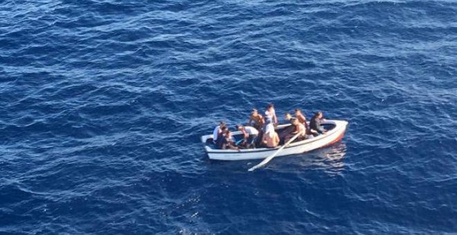 Patera en aguas de Baleares, en una imagen de archivo. DELEGACIÓN DEL GOBIERNO