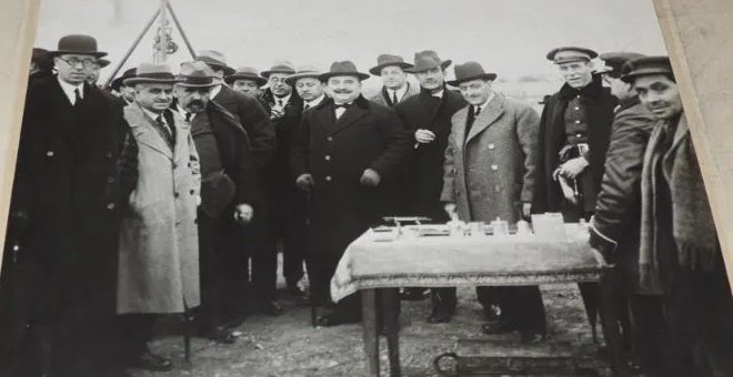 Miguel Allué, primer presidente de la Diputación de Zaragoza con los sublevados, en el centro de la imagen, con bigote. TODOCOLECCION