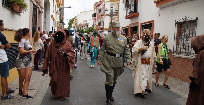 Imagen de un desfile de la Legión 501, fans de Star Wars.