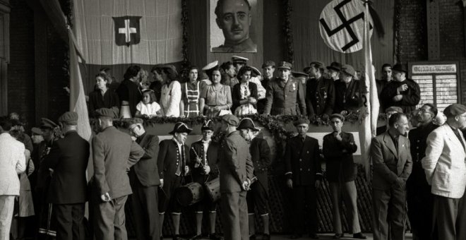 Tribuna de autoridades en la Estación del Norte de Donostia/San Sebastián en 1942. Autor: Vicente Martín, fuente: Kutxa Fototeka. CEDIDAS POR EL AUTOR