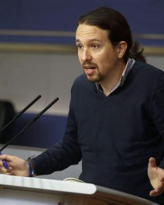 El líder de Podemos, Pablo Iglesias, durante la rueda de prensa que ha ofrecido hoy en el Congreso. /EFE