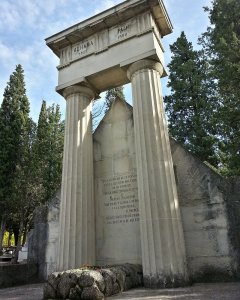 Panteón de Nicolás Salmerón.