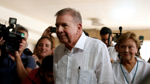 El candidato de la oposición venezolana Edmundo Gonzalez el dñia de las elecciones presidenciales, en Caracas. REUTERS/Leonardo Fernandez Viloria