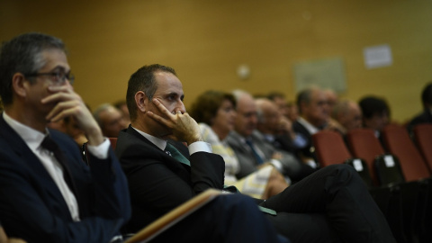 El gobernador del Banco de España, Pablo Hernández de Cos, y el presidente del Frob, Jaime Ponce durante la celebración del décimo aniversario del fondeo de rescate de la banca. E.P./Óscar Cañas