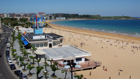 El CSIC elaborará el protocolo con las medidas para poder abrir playas y piscinas este verano