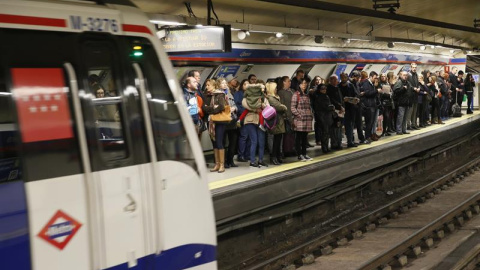 Imagen de una de las estaciones de metro de Madrid este viernes de huelga / EFE