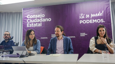 El portavoz de Unidas Podemos en el Congreso, Pablo Echenique; la portavoz adjunta de Unidas Podemos en el Congreso, Ione Belarra; el secretario general de Podemos y vicepresidente de Derechos Sociales y Agenda 2030 del Gobierno, Pablo Iglesias; y la dipu