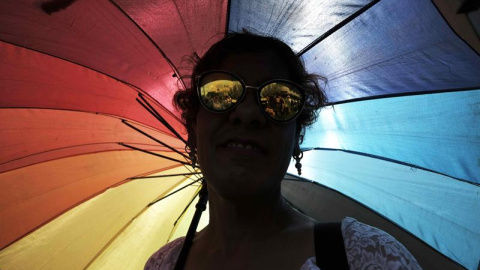 23/6/2019- Miles de personas participan durante una marcha por los derechos del colectivo LGBTI este domingo en San José (Costa Rica). EFE/Jeffrey Arguedas