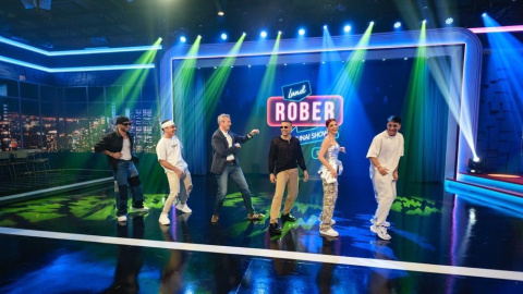 20/12/23 Alfonso Rueda, bailando con El Combo Dominicano en el programa "Land Rober" de la TVG