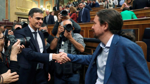 Pedro Sánchez e Pablo Iglesias el día de la moción de censura  / EFE