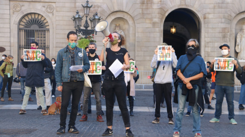 Treballadors de la cultura protesten a la plaça Sant Jaume contra les restriccions a la seva activitat i per unes ajudes "insuficients"