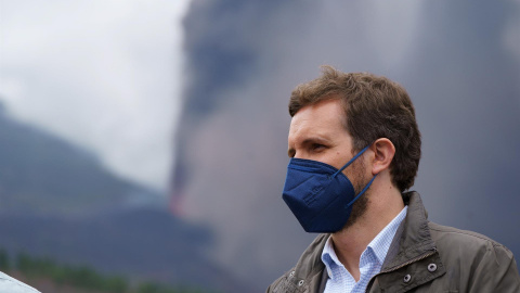 El presidente del Partido Popular, Pablo Casado, visitó este miércoles en La Palma algunas de las zonas más afectadas por la erupción volcánica.