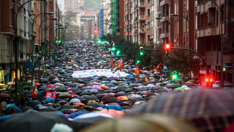 Manifestación anual en apoyo a los presos de ETA organizada por Sare bajo el lema "Etxera bidera gertu" (el regreso a casa pronto), este sábado en Bilbao.