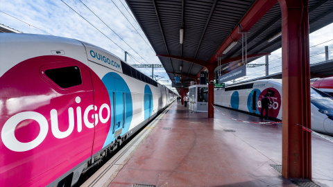 Foto de archivo de un tren en el andén durante la inauguración de la línea de Ouigo entre Madrid, Albacete y Alicante, a 27 de abril de 2023, en Madrid.