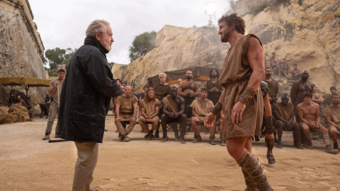 El cineasta Ridley Scott con el actor Paul Mescal, en el rodaje de 'Gladiator II'.