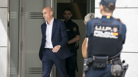 El expresidente de la Real Federación Española de Fútbol (RFEF), Luis Rubiales, sale de declarar de la Audiencia Nacional, a 15 de septiembre de 2023.